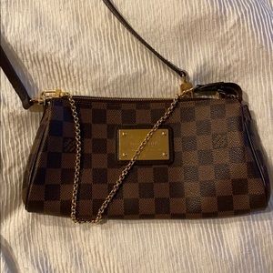 Authentic Louis Vuitton crossbody bag 🦋🦋